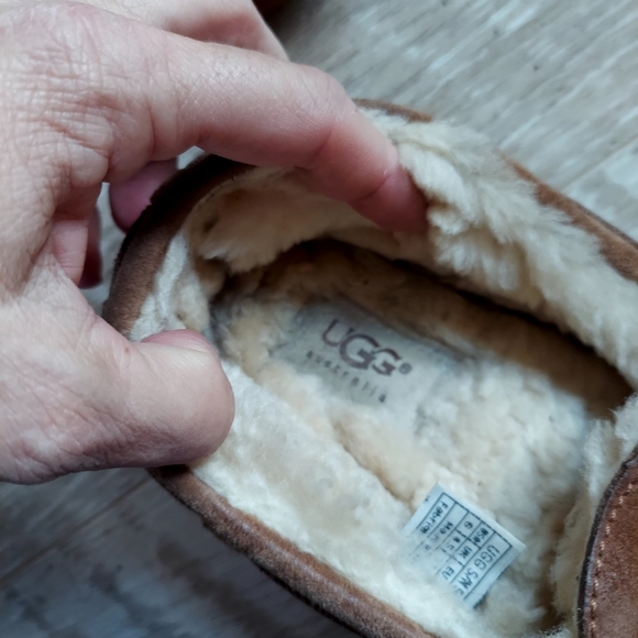 UGG Dakota Slippers - Picture 12 of 15